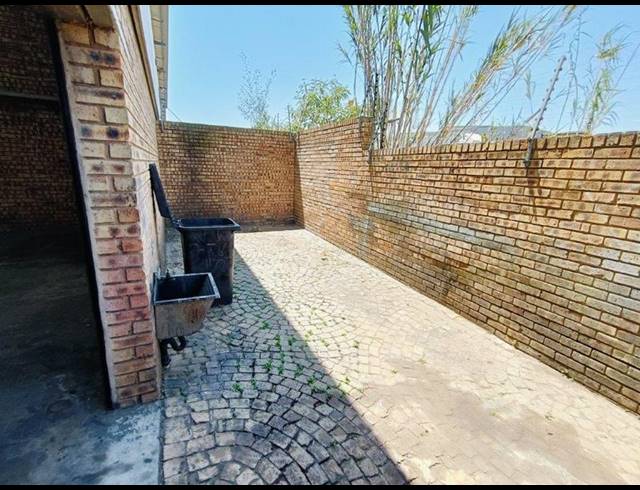 INDUSTRIAL PROPERTY TO RENT IN STORMILL